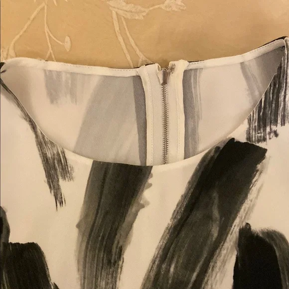 Abstract Black and White Women's Top - Picture 5 of 8